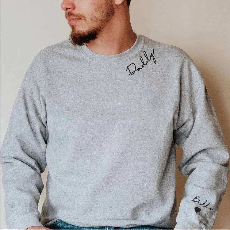 CozyBlend™ - Personlig Hoodie med namn på ärmen | 50% Rabatt